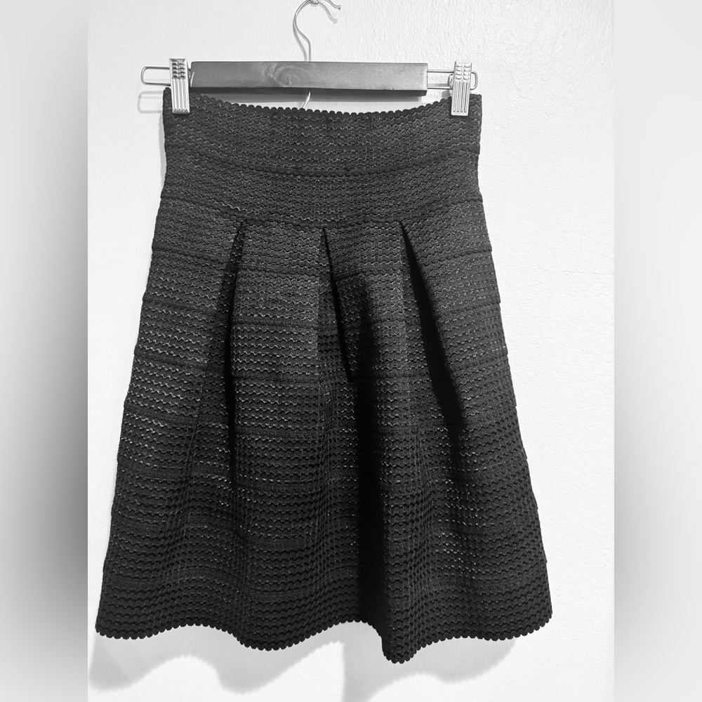 Classic Old Money Ann Taylor Black Elegant Textured Circle Midi Skirt